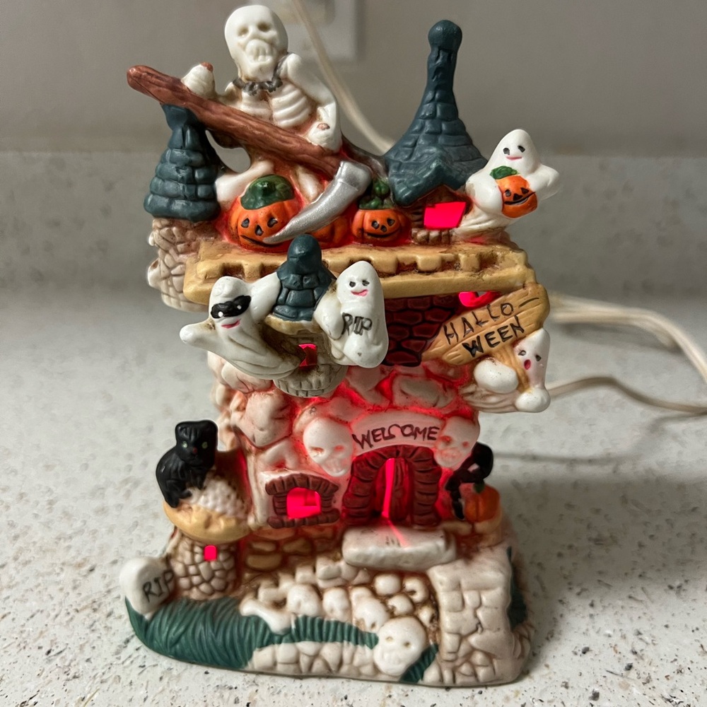 Vintage Spooky Hollow Lighted Porcelain Halloween House Haunted Hotel 1995